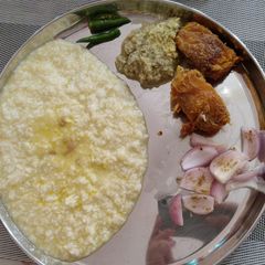 A picture of Traditional Ponta Bhat Platter.