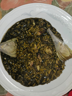Una foto de Arroz meloso de chipirones con alcachofas confitadas