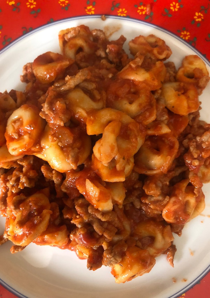 Una foto de Tortellinis en salsa boloñesa