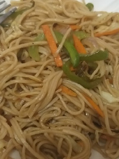 चाउमीन (Chowmein recipe in Hindi) रेसिपी मुख्य फोटो