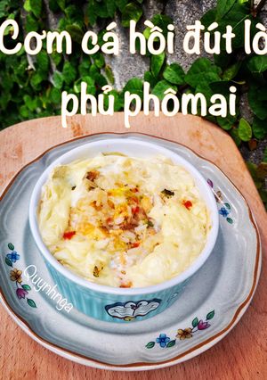 Hình của món Cơm cá hồi đút lò phủ phômai.