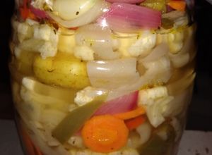 Una foto de Verduras y cueritos en vinagre 🤤😋
