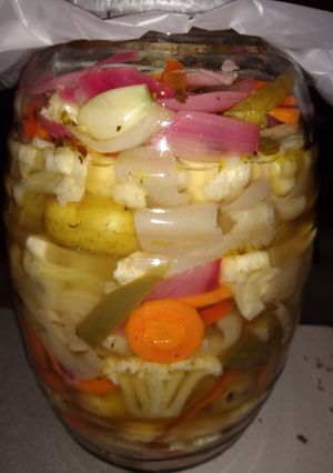 Una foto de Verduras y cueritos en vinagre 🤤😋