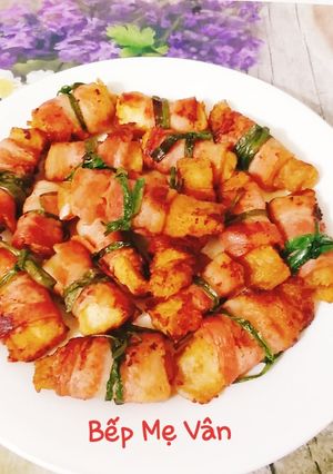 Hình của món Ba rọi xông khói cuộn đậu hủ và phi lê cá basa chiên.