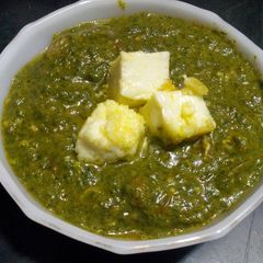 A picture of Palak paneer.