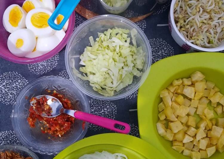 Cara Gampang Menyiapkan Soto ayam, Enak