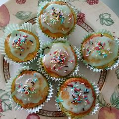 Pea and garden mint mini cupcakes A picture of Pea and garden mint mini cupcakes.