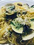 Pasta aglio olio con almejas