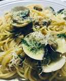 Pasta aglio olio con almejas