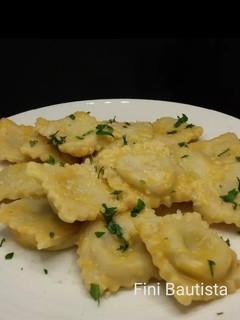 Una foto de Raviolis de espinacas con salsa de calabaza (pasta fresca)
