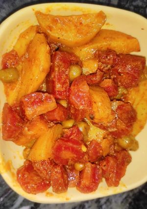 आलू गाजर की सब्जी (Aloo gajar ki sabzi recipe in hindi) रेसिपी मुख्य फोटो