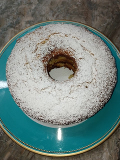 Una foto de Torta de manzana 🍎y limón 🍋 en licuadora esponjosa y húmeda 😋