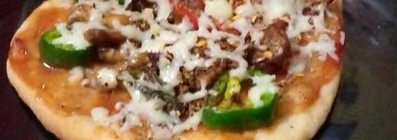 চিকেন পিজ্জা (Chicken Pizza Recipe in Bengali)