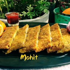 A picture of Omlete with slice.