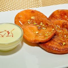 A picture of Malpua with Rabri.