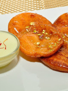 A picture of Malpua with Rabri.