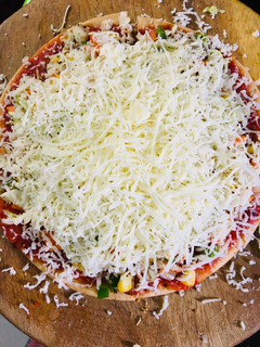 વેજ પીઝા (Veg Pizza Recipe In Gujarati) રેસીપી મુખ્ય ફોટો