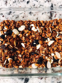 Una foto de Granola de manzana, canela y dulce de caña