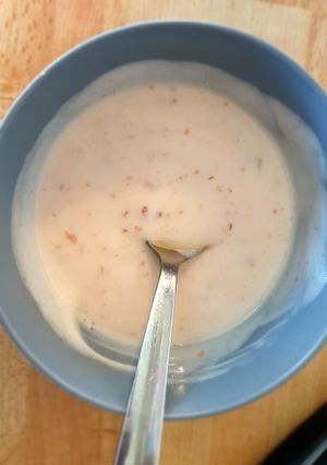 A picture of Sweet chili yoghurt.
