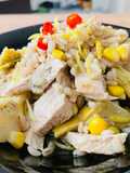 Insalata con orzo e tacchino