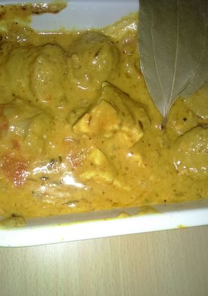 A picture of Soya paneer with cream gravy.