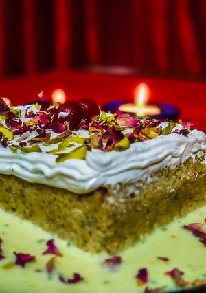 રસમલાઈ ટ્રેસ લેચેસ કેક (Rasmalai Tres Leches cake Recipe In Gujarati) રેસીપી મુખ્ય ફોટો
