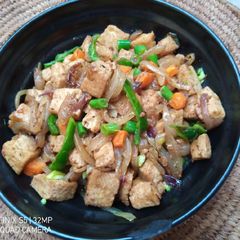 Tofu with veggies A picture of Tofu with veggies.