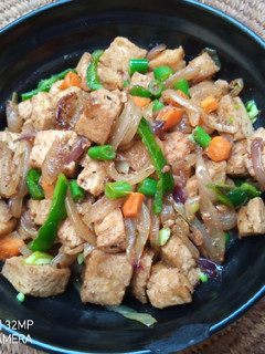A picture of Tofu with veggies.