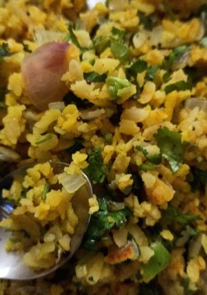 पोहा (poha recipe in hindi) रेसिपी मुख्य फोटो