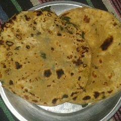 A picture of Bathua ka paratha.