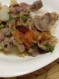 Moelas estufadas com tomates e ervilhas