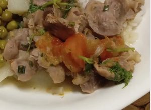 Foto de Moelas estufadas com tomates e ervilhas