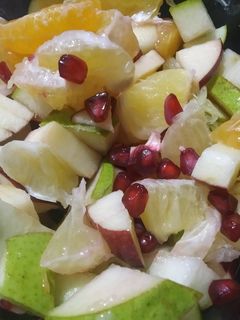 फ्रूट सलाड (fruit salad recipe in marathi) रेसिपी चे मुख्य फोटो