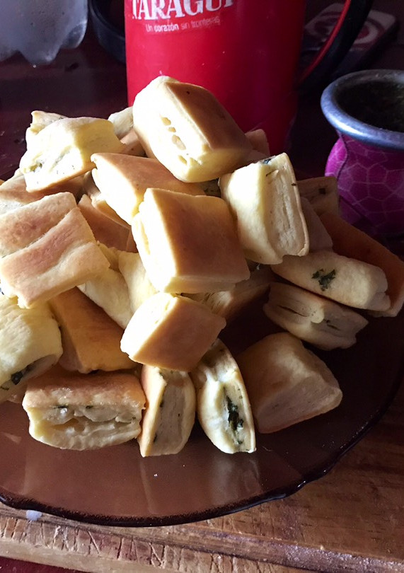 Una foto de Galletitas de albahaca y ajo, en masa de hojaldre