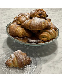 Foto di Cornetti brioche all’olio (Bauli🤔) 🥐