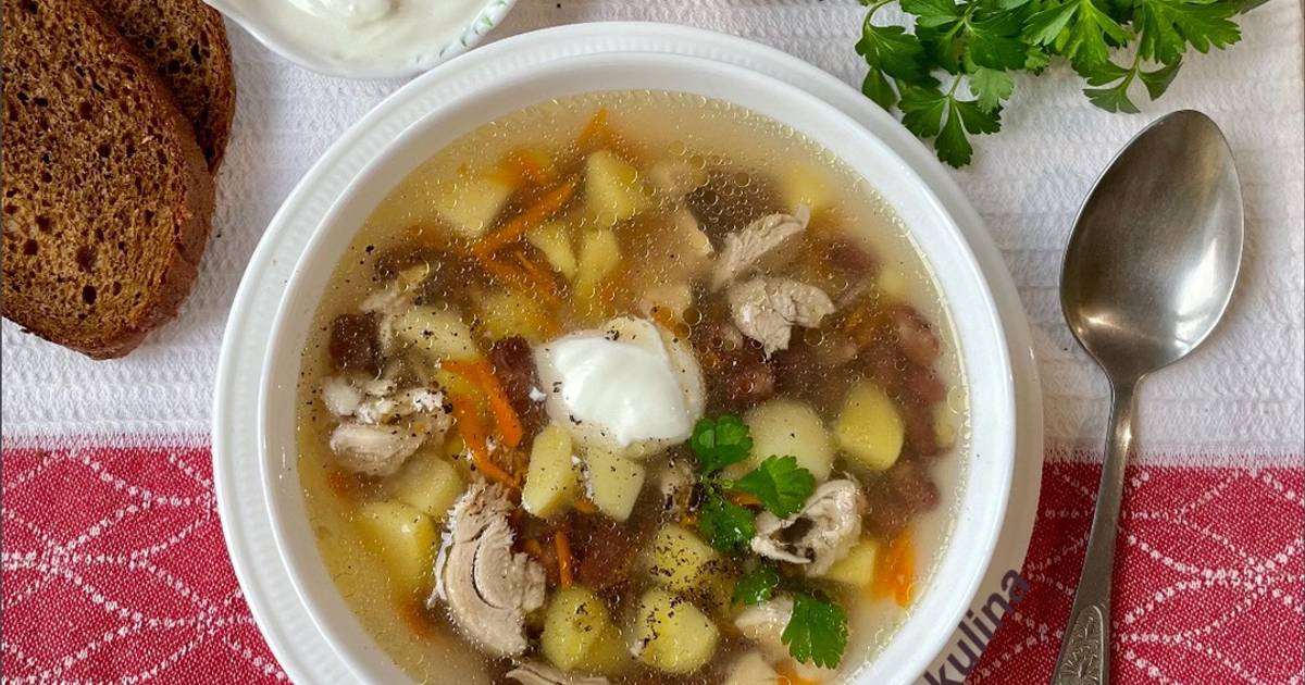 Суп из консервированной фасоли с тушенкой. Харчо с перловкой. Суп с тушенкой и картошкой. Аргентинский фасолевый суп. Фасолевый суп с стручковой.