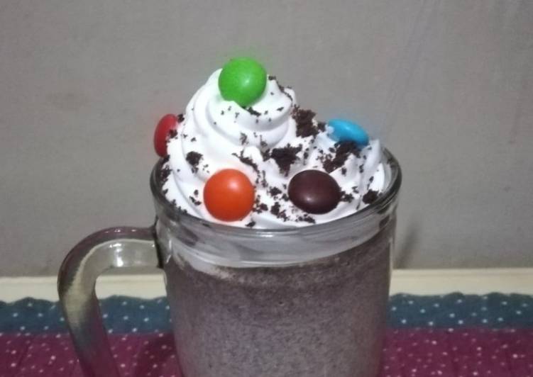 Recipe of Favorite Cookies and cream milk Shake