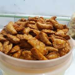 A picture of Pastel mini isi kacang.