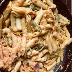 A picture of Red white sauce pasta.