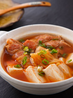 【家樂福廚房】韓式泡菜豆腐鍋(免用油法) 的食譜成品照片