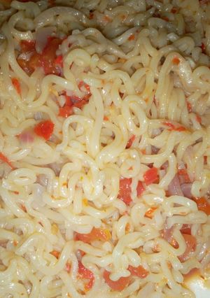A picture of Indomie jollof.