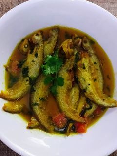 ধনেপাতা দিয়ে সর্ষে পাবদা (dhanepata diye sorshe pabda recipe in Bengali) রেসিপির প্রধান ছবি