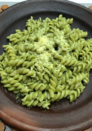 Una foto de Pesto de cilantro con albahaca