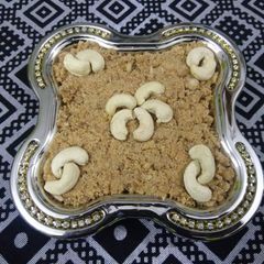 A picture of Shahi Gond Panjeeri.