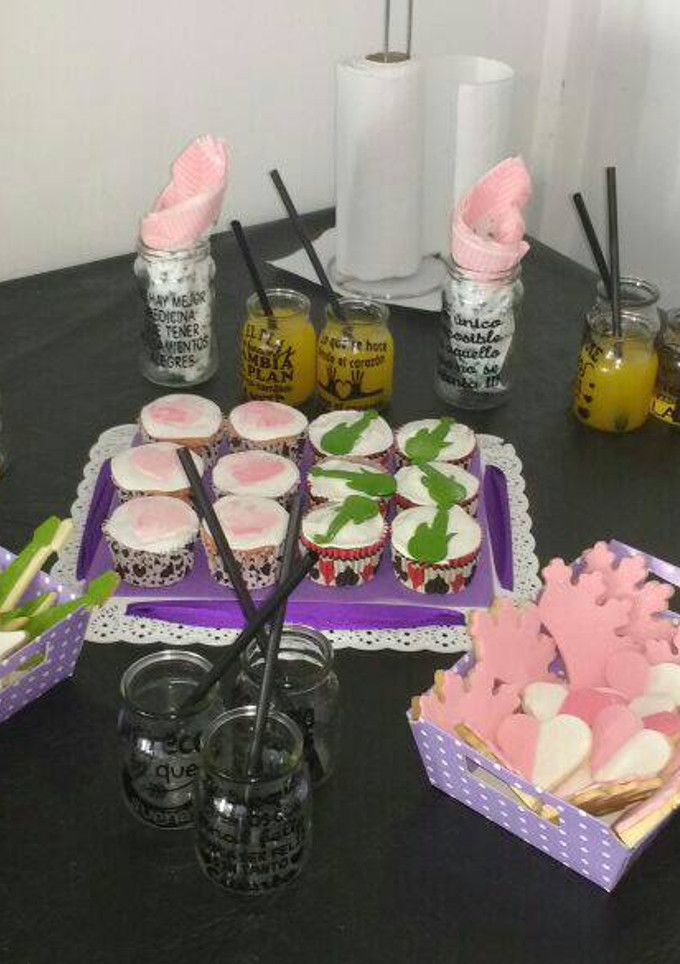 Una foto de Mesa tematica