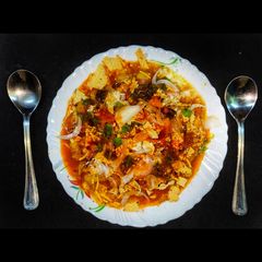 A picture of Chhole Aloo tikki chat.