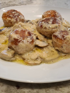 Una foto de Albóndigas de lomo adobado en salsa de champiñones