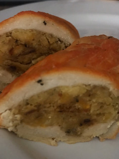 Una foto de Pechuga de pollo rellena de plátano maduro