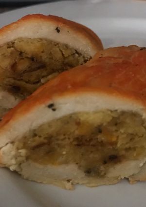 Una foto de Pechuga de pollo rellena de plátano maduro