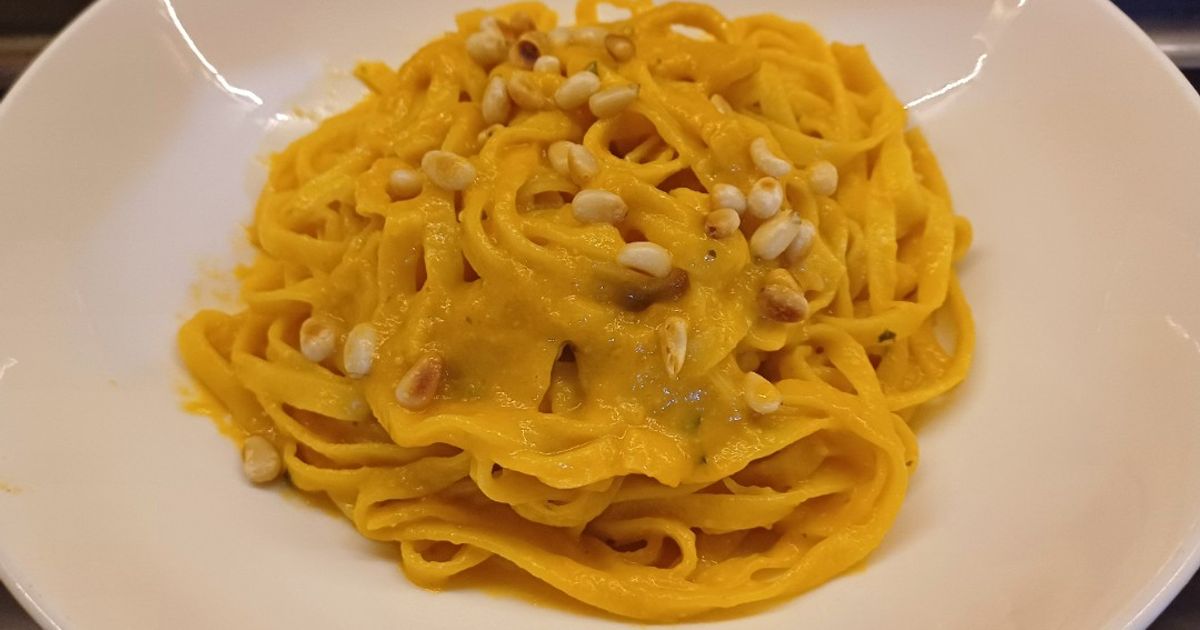 Ricetta Tagliolini All'uovo Con Crema Di Peperoni E Pinoli Tostati di ...